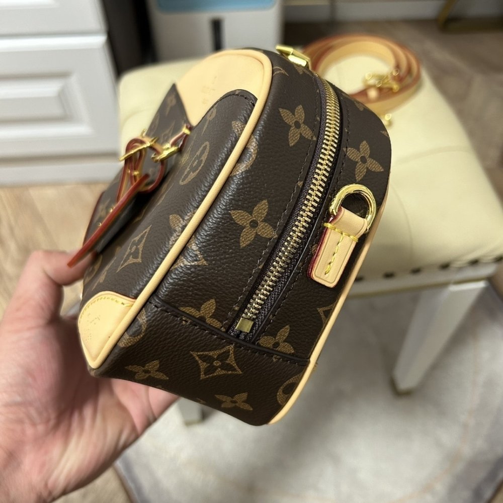 Louis Vuitton Deauville Monogram Bag Brown 19Cm M45528