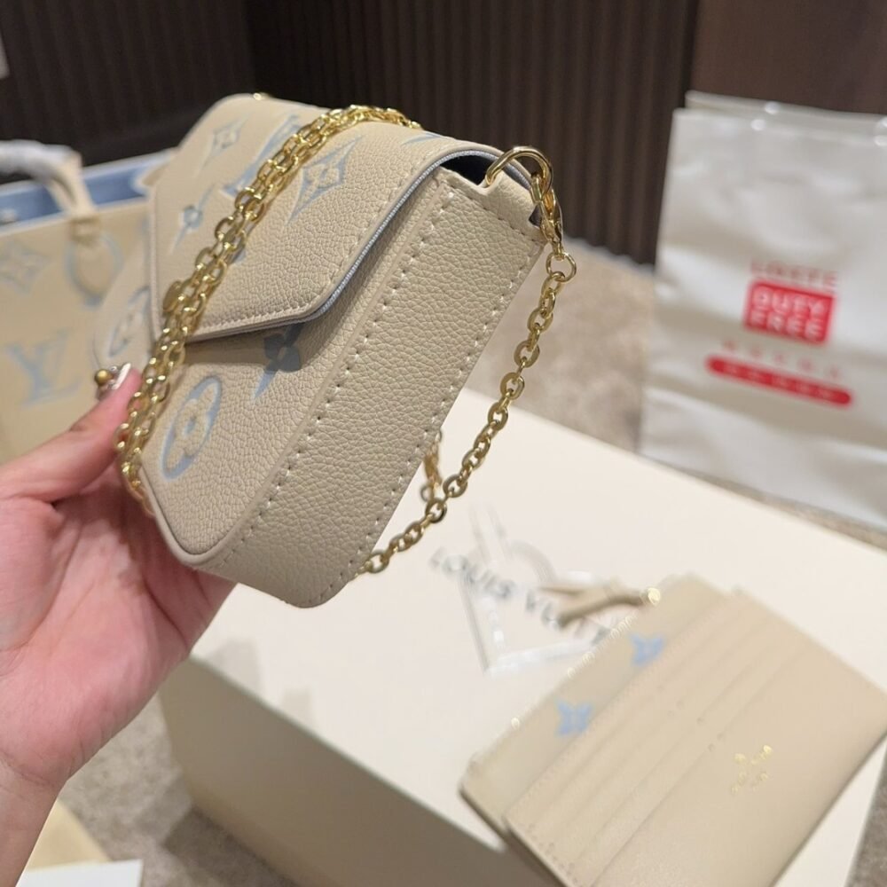 Louis Vuitton Félicie Pochette Candy Blue 21Cm M83025
