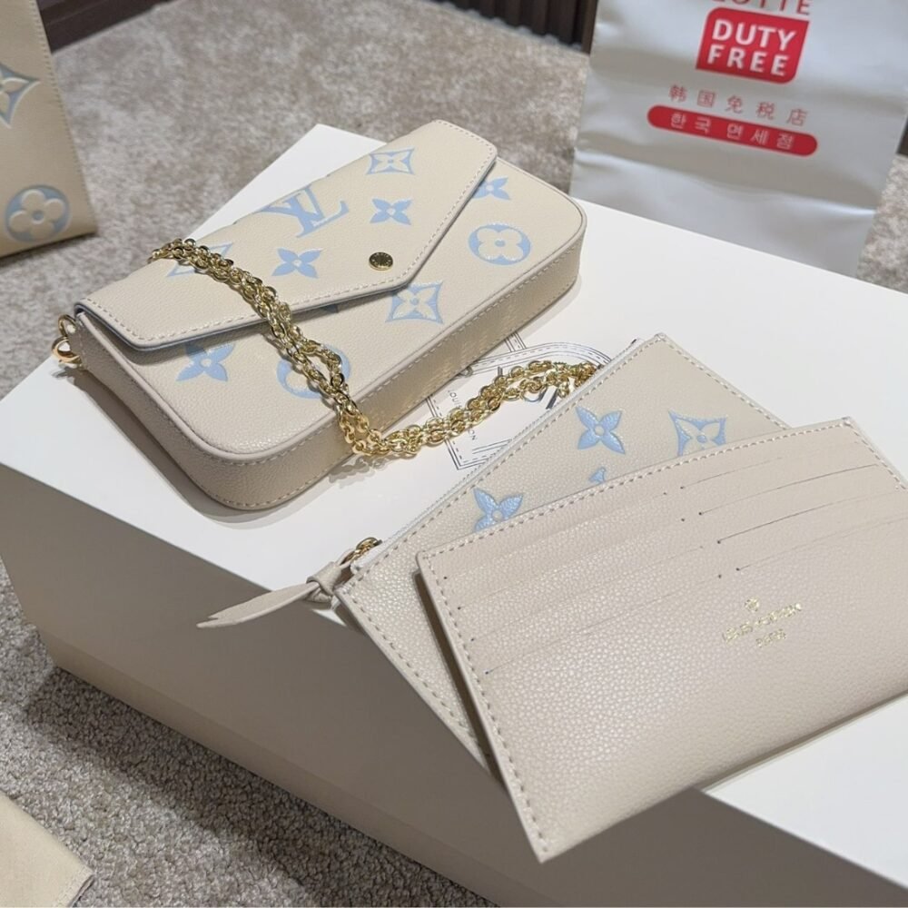 Louis Vuitton Félicie Pochette Candy Blue 21Cm M83025