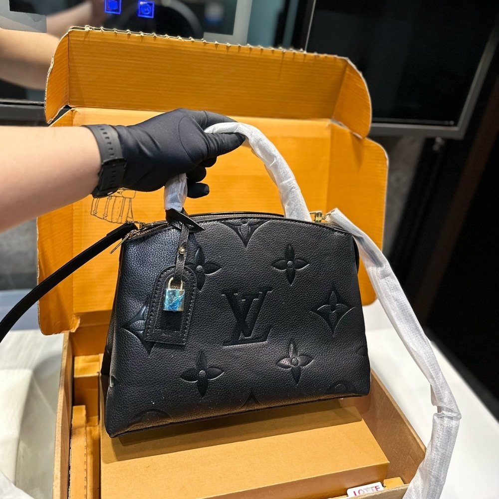 Louis Vuitton Grand Palais Black 34Cm M45811