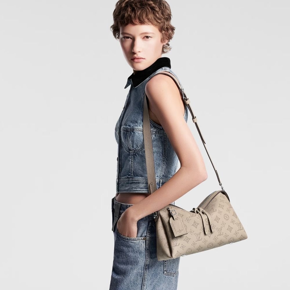 Louis Vuitton Hand It All PM Galet Gray 29Cm M24255