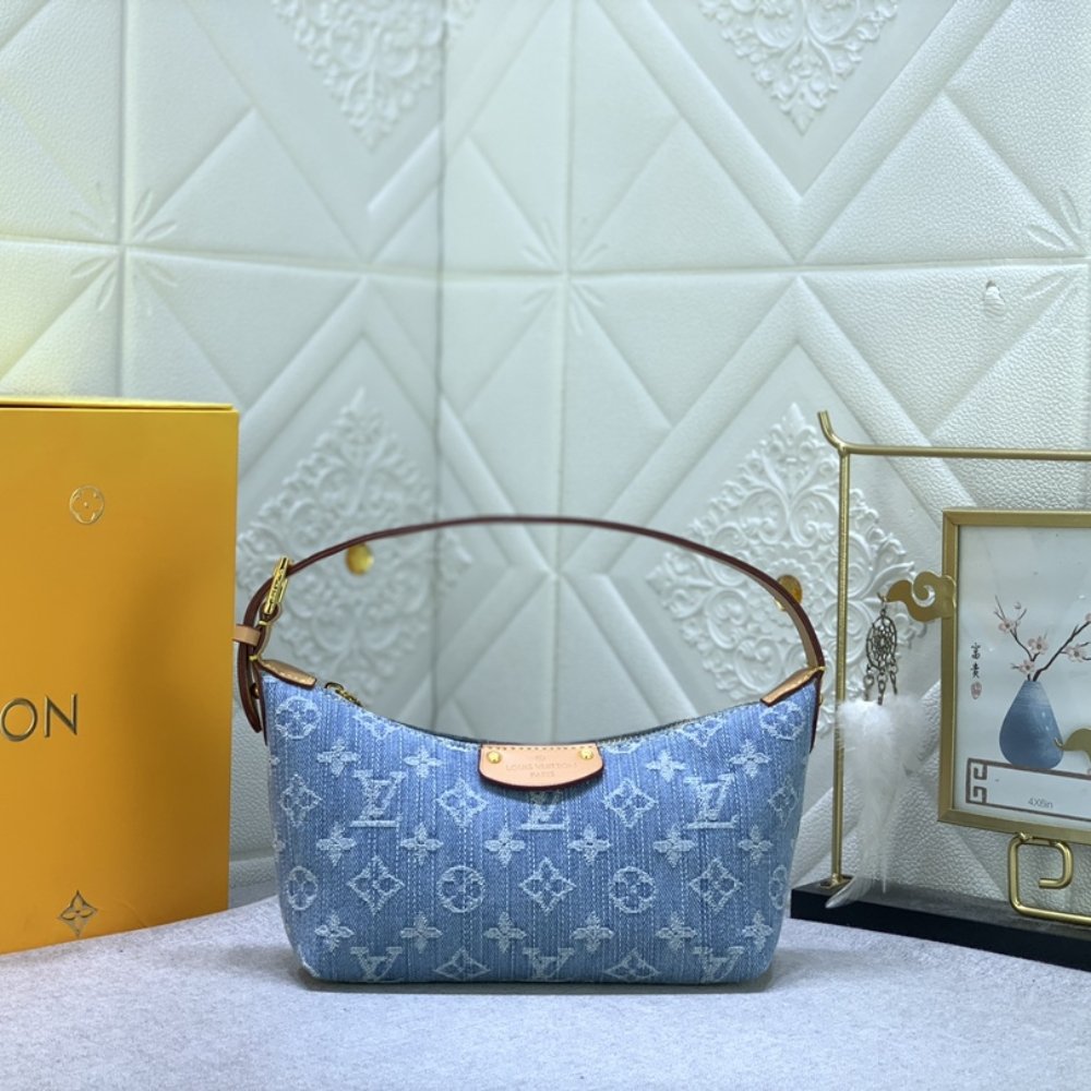 Louis Vuitton Hills Pochette Monogram Shoulder Bag Blue Denim 17Cm