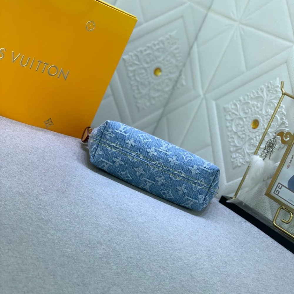 Louis Vuitton Hills Pochette Monogram Shoulder Bag Blue Denim 17Cm