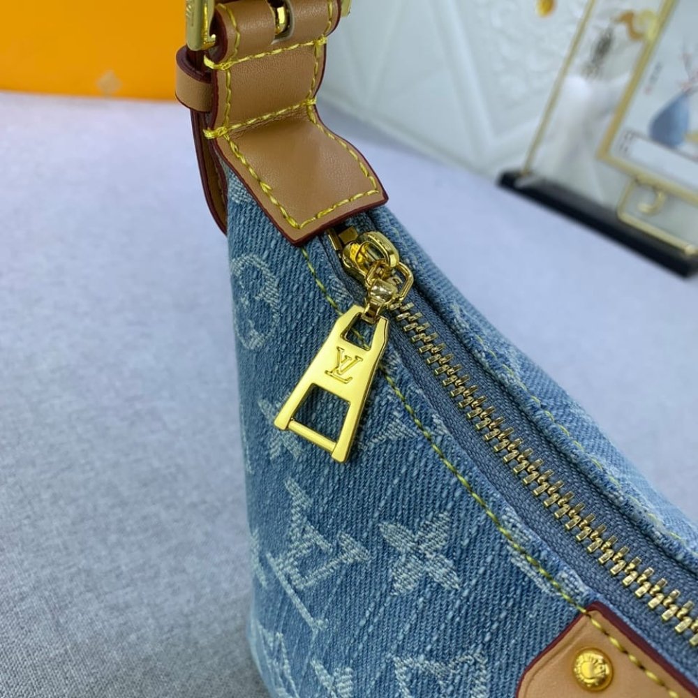 Louis Vuitton Hills Pochette Monogram Shoulder Bag Blue Denim 17Cm