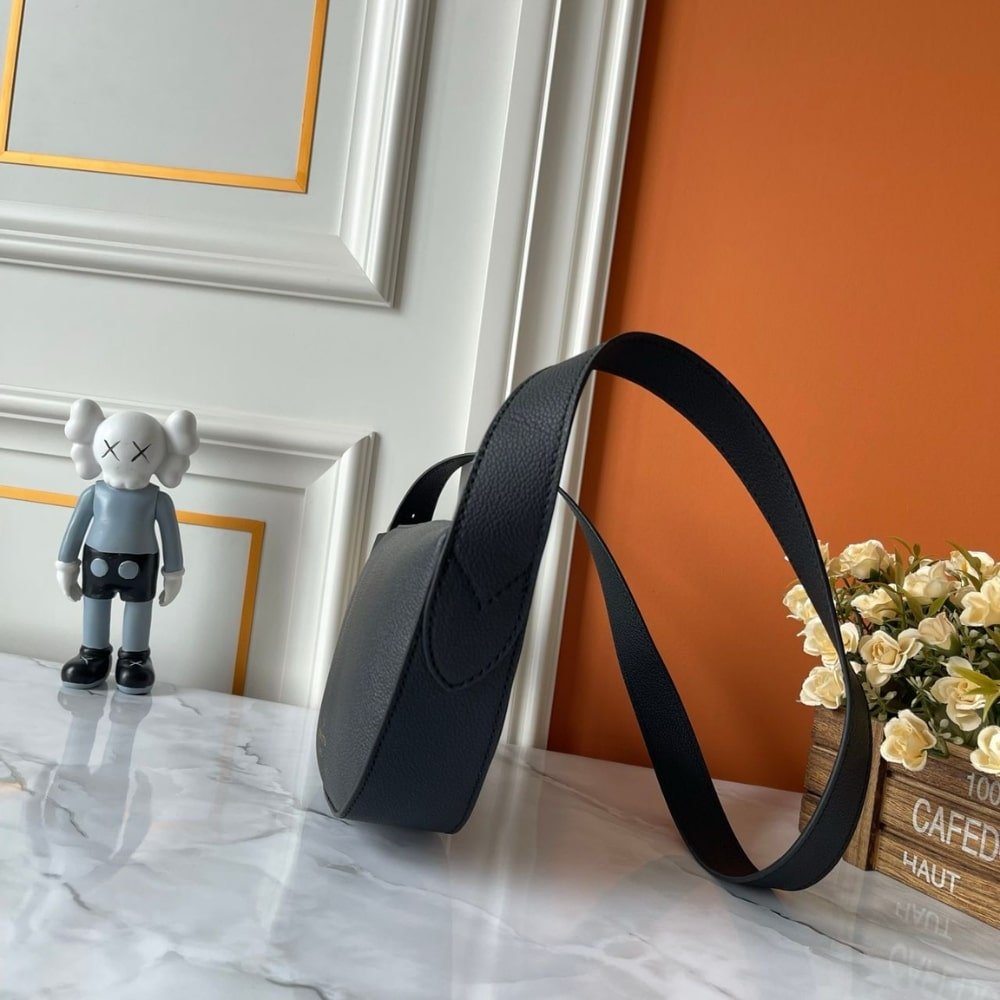 Louis Vuitton Low Key Bumbag Black 28Cm M11429