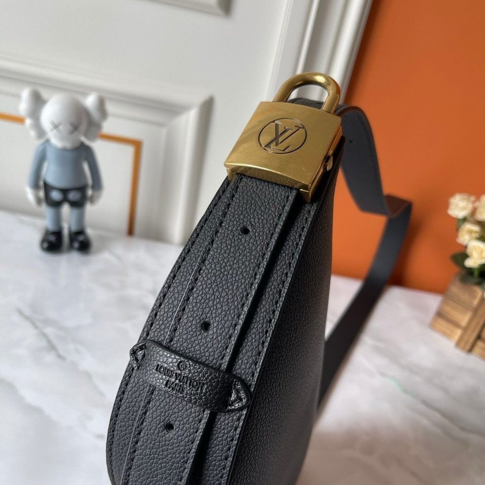 Louis Vuitton Low Key Bumbag Black 28Cm M11429
