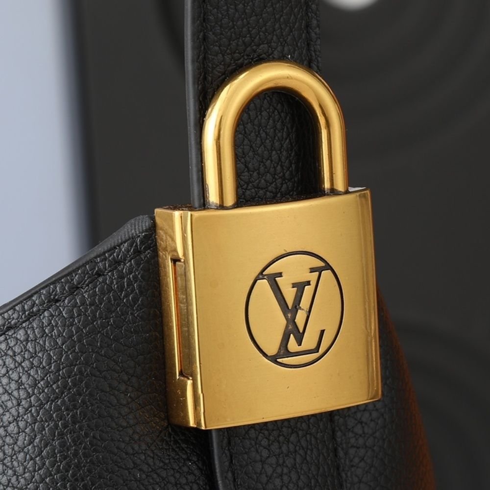Louis Vuitton Low Key PM Hobo Black 28Cm M25352