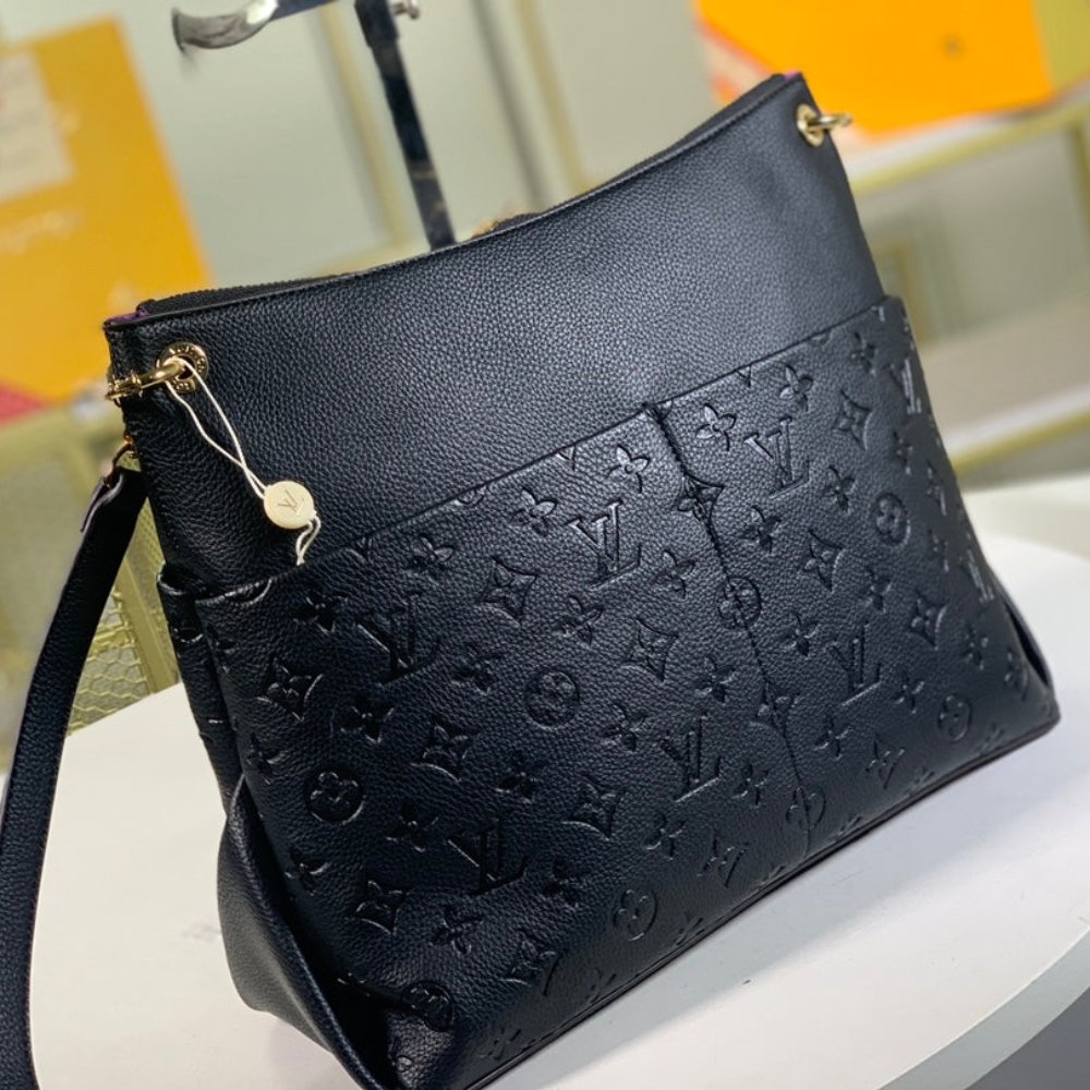Louis Vuitton Maida Hobo Black 32Cm M45522