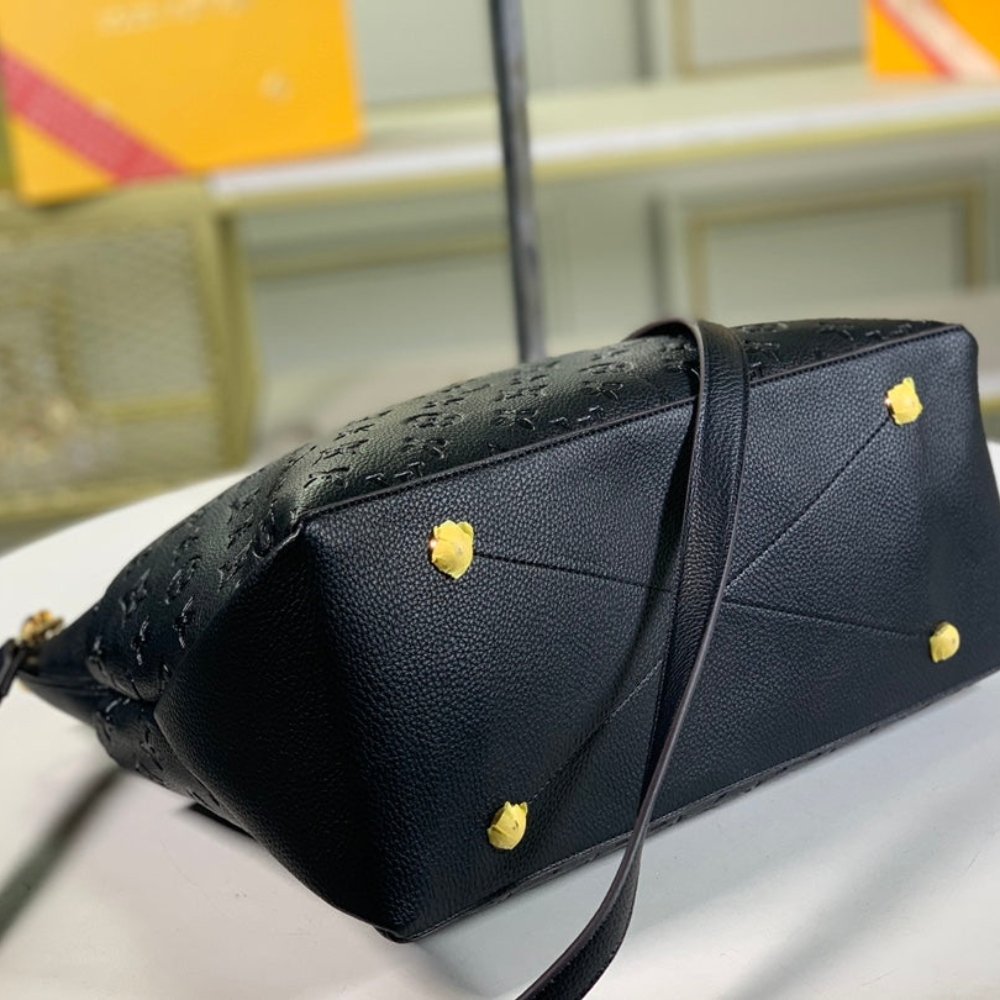 Louis Vuitton Maida Hobo Black 32Cm M45522
