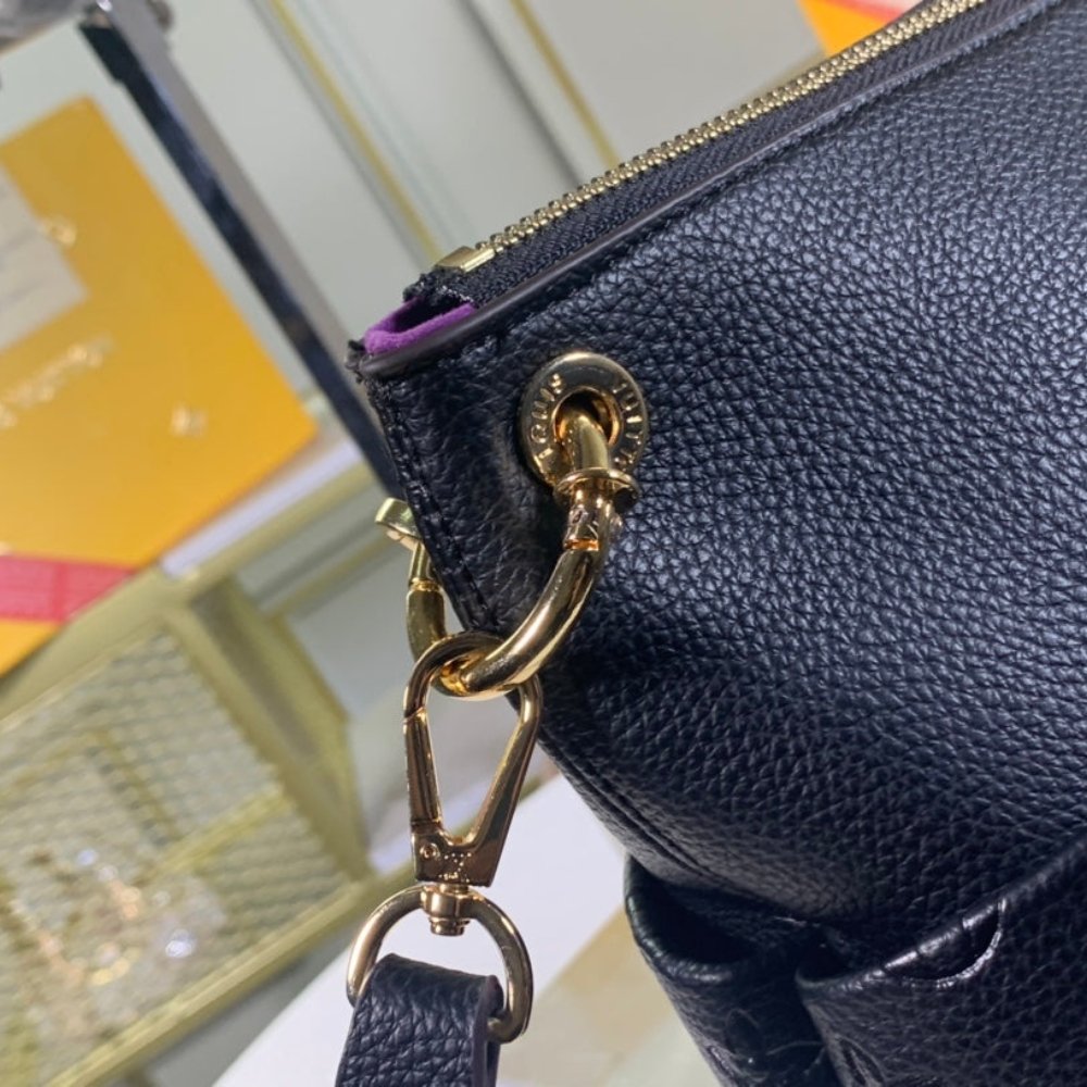 Louis Vuitton Maida Hobo Black 32Cm M45522