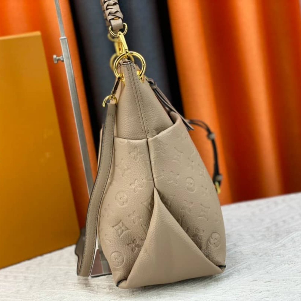 Louis Vuitton Maida Hobo Dune 32Cm M45523