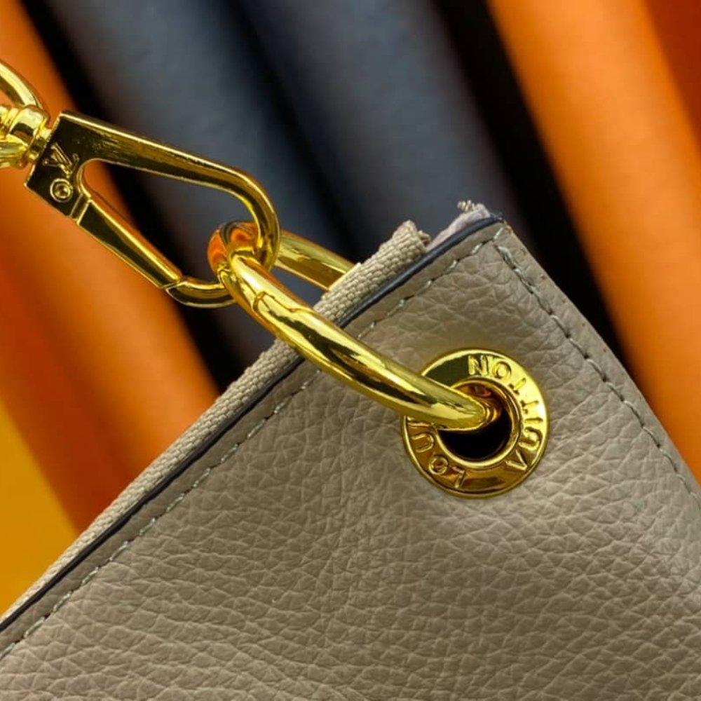 Louis Vuitton Maida Hobo Dune 32Cm M45523