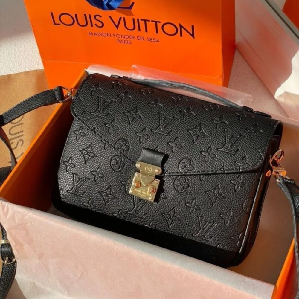 Louis Vuitton Monogram Canvas Pochette Métis Black 25Cm M41487