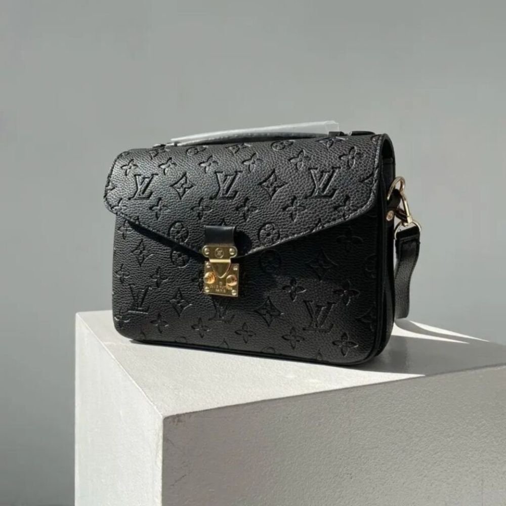 Louis Vuitton Monogram Canvas Pochette Métis Black 25Cm M41487