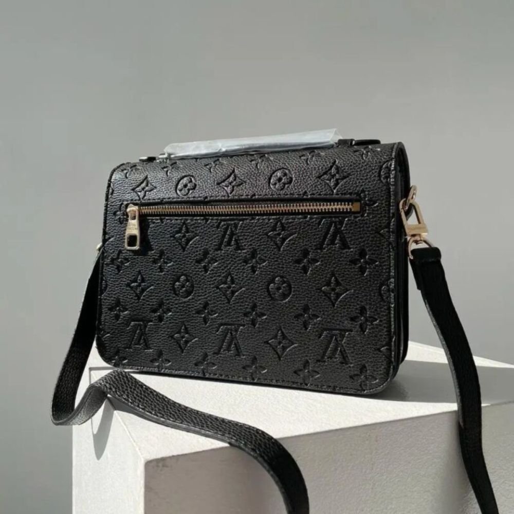 Louis Vuitton Monogram Canvas Pochette Métis Black 25Cm M41487