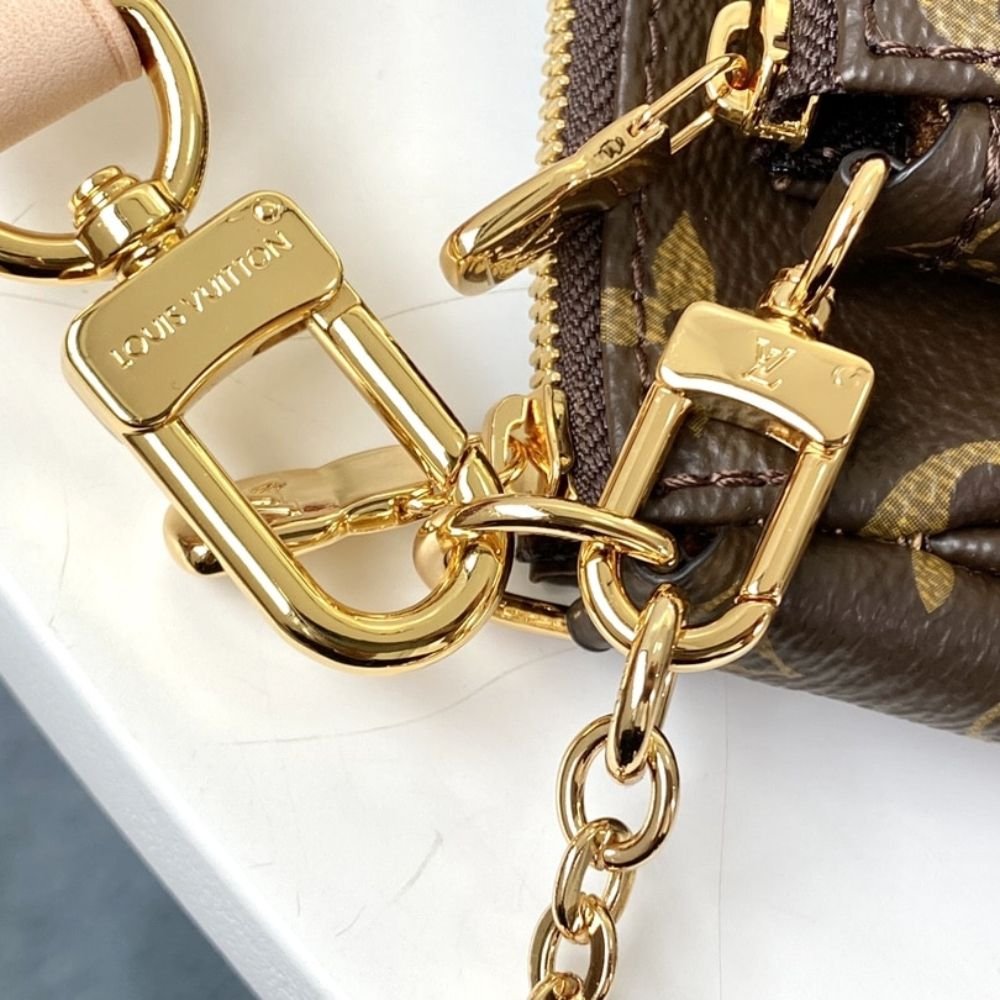 Louis Vuitton Multi Pochette Accessoires Rose Clair 24Cm M44840