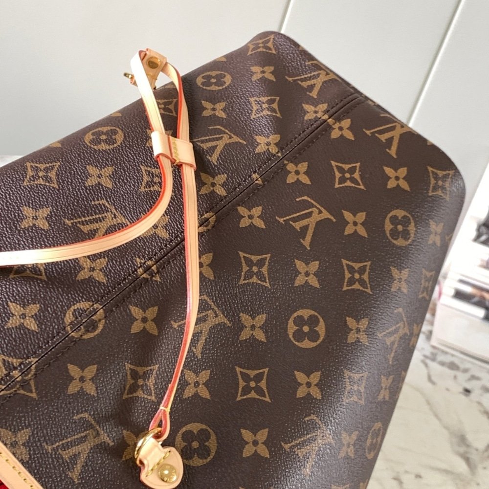 Louis Vuitton Neverfull MM Monogram Cerise Red 31Cm M46987
