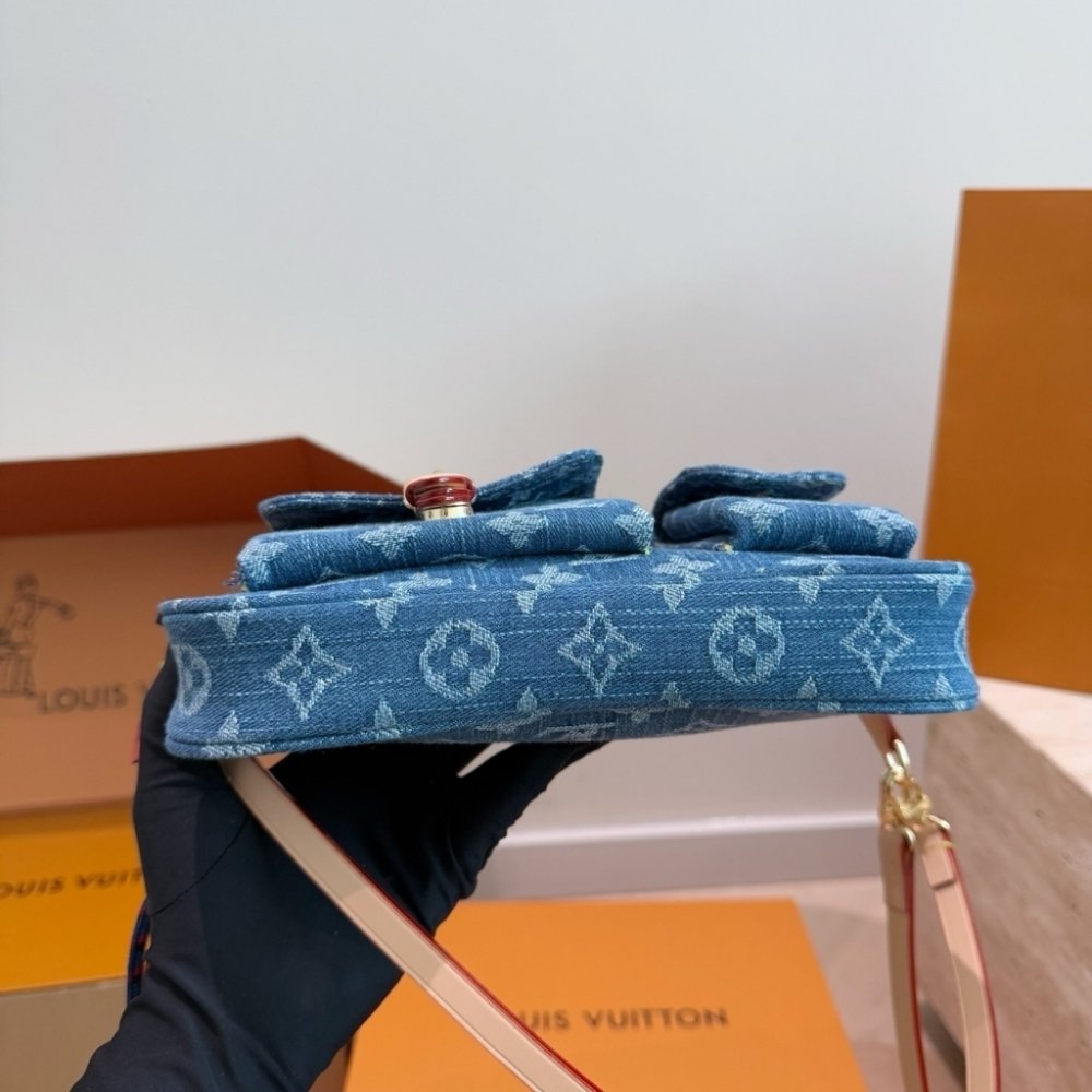 Louis Vuitton Pochette Accessoire Cargo Blue Denim 22cm M27602
