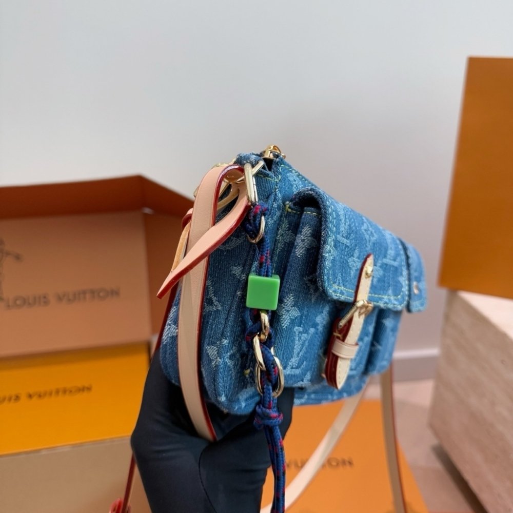 Louis Vuitton Pochette Accessoire Cargo Blue Denim 22cm M27602