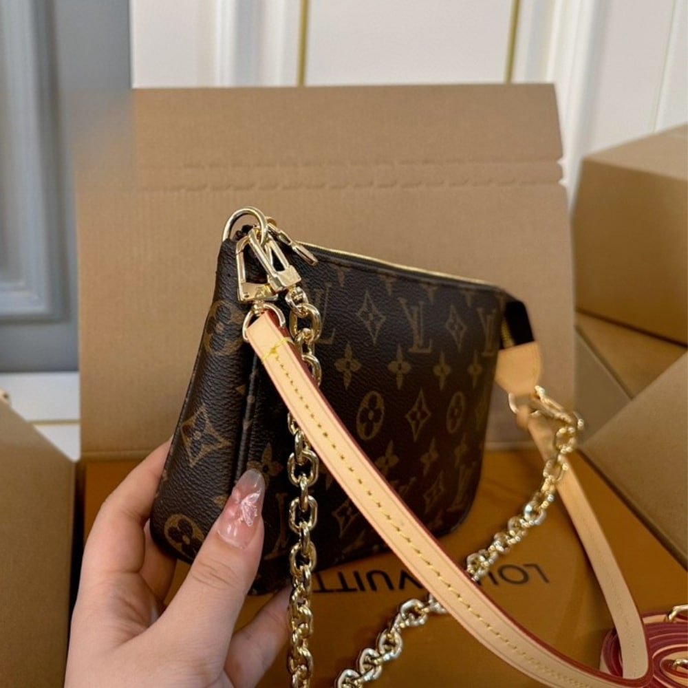 Louis Vuitton Pochette Accessoires Monogram Brown 23cm M82766