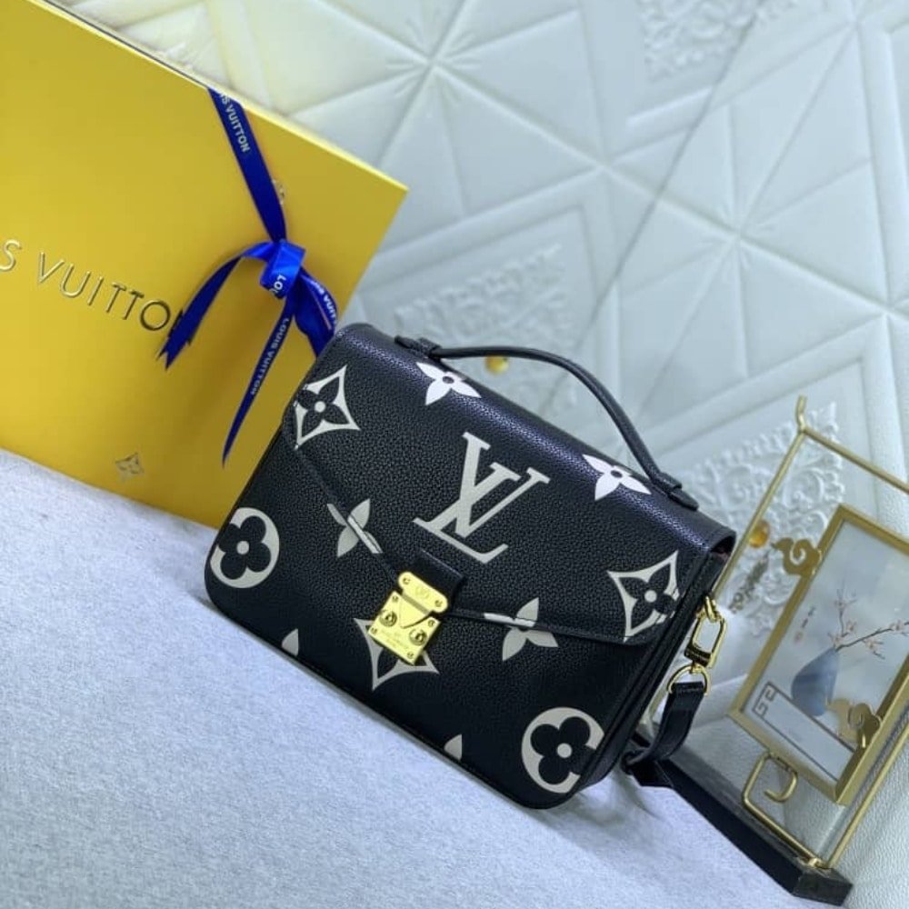 Louis Vuitton Pochette Métis Black 25Cm M45773