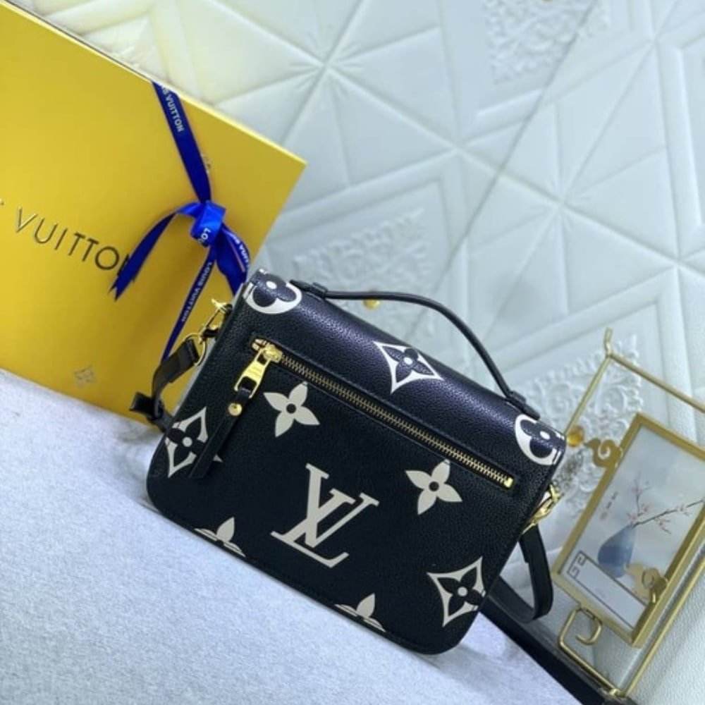 Louis Vuitton Pochette Métis Black 25Cm M45773
