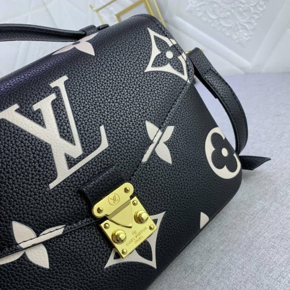 Louis Vuitton Pochette Métis Black 25Cm M45773