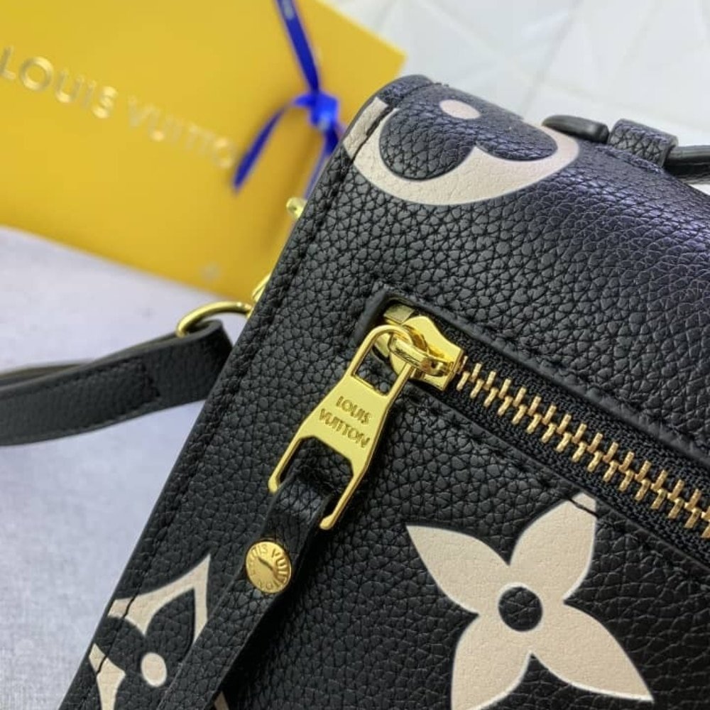 Louis Vuitton Pochette Métis Black 25Cm M45773