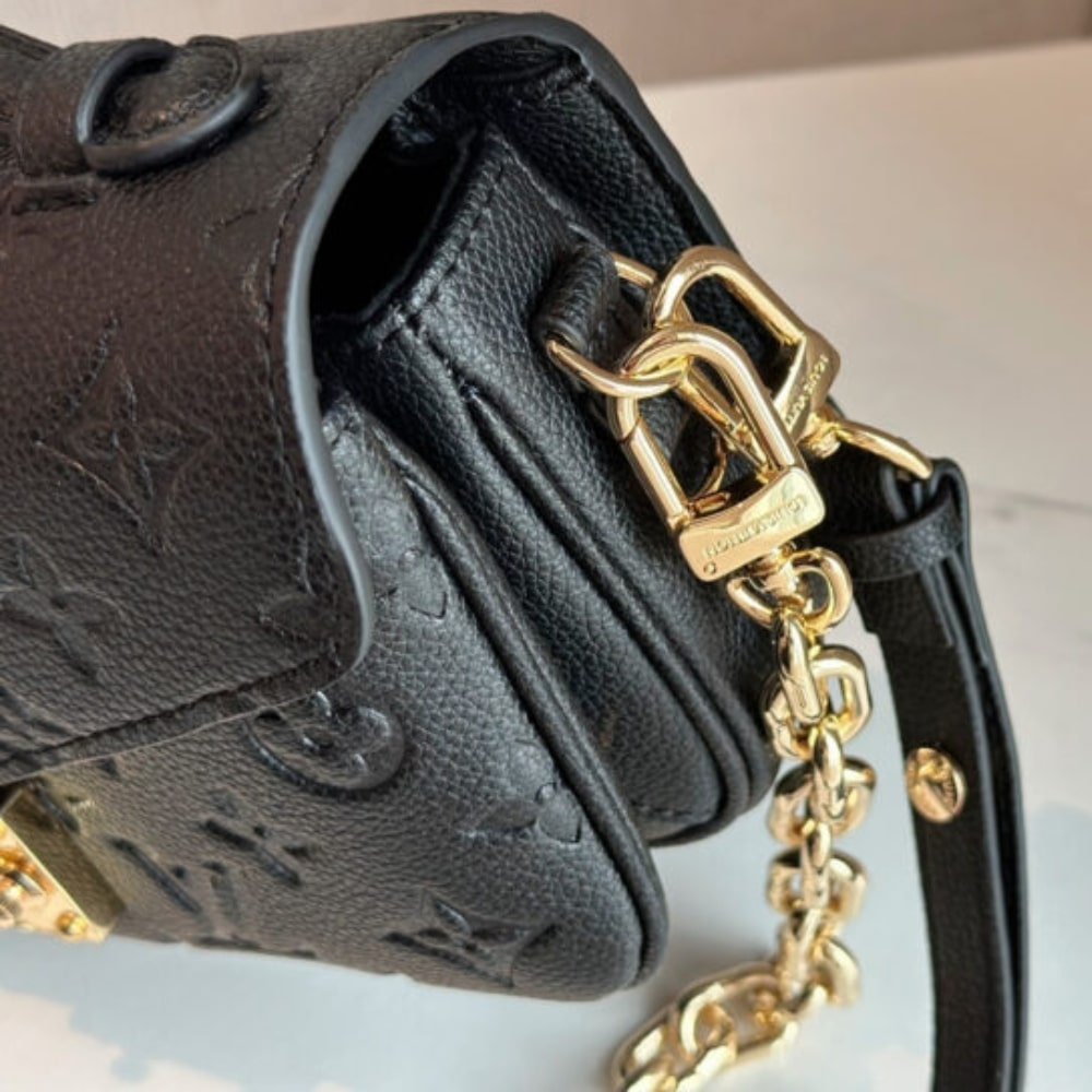 Louis Vuitton Pochette Métis East West Black 21Cm M46595