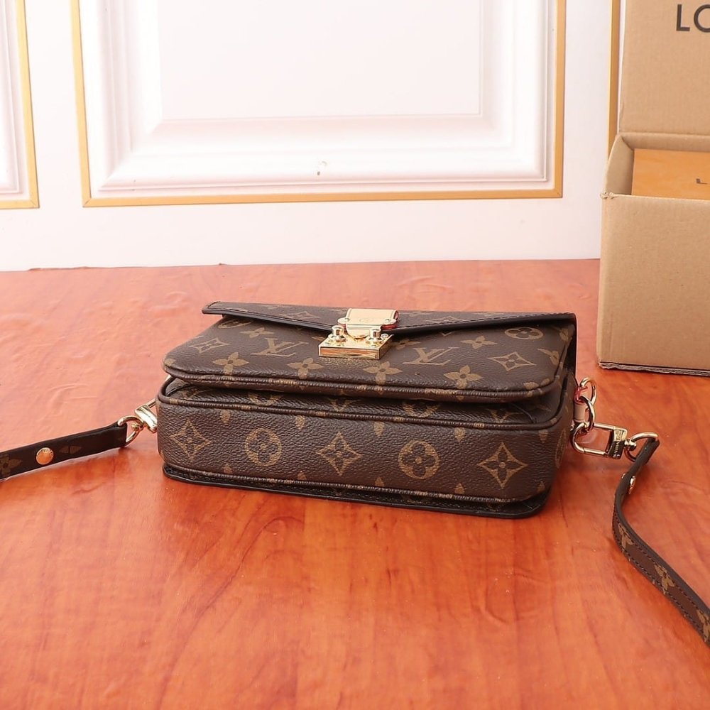 Louis Vuitton Pochette Métis East West Monogram Brown 21Cm M46279