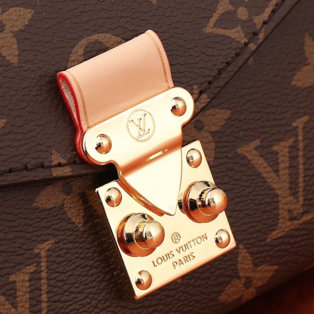 Louis Vuitton Pochette Métis East West Monogram Brown 21Cm M46279