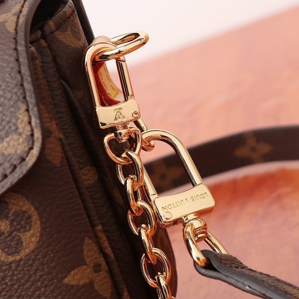 Louis Vuitton Pochette Métis East West Monogram Brown 21Cm M46279