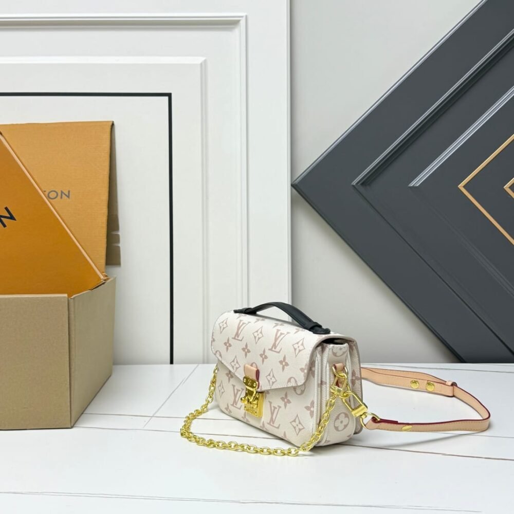 Louis Vuitton Pochette Métis East West Monogram Dune 21Cm M46914