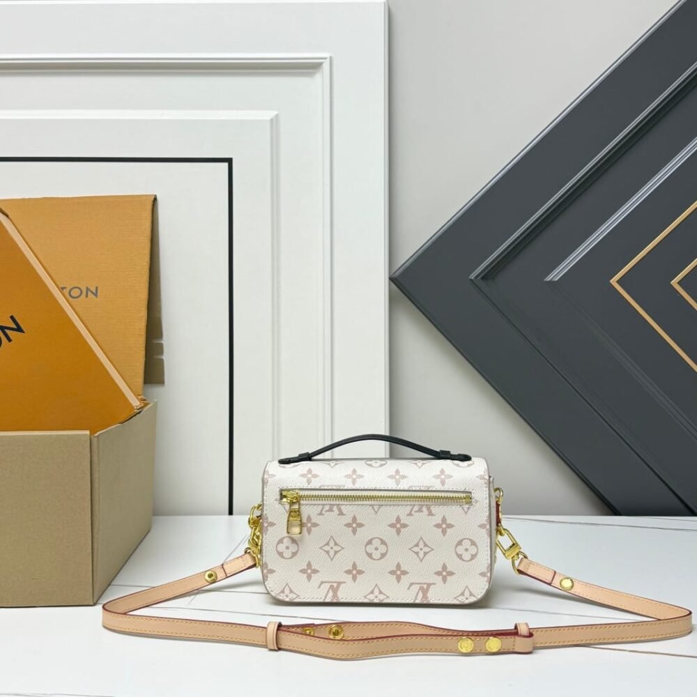 Louis Vuitton Pochette Métis East West Monogram Dune 21Cm M46914