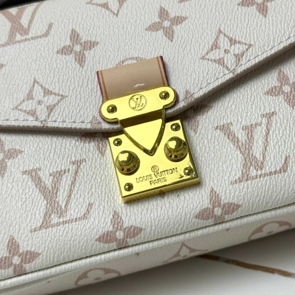 Louis Vuitton Pochette Métis East West Monogram Dune 21Cm M46914