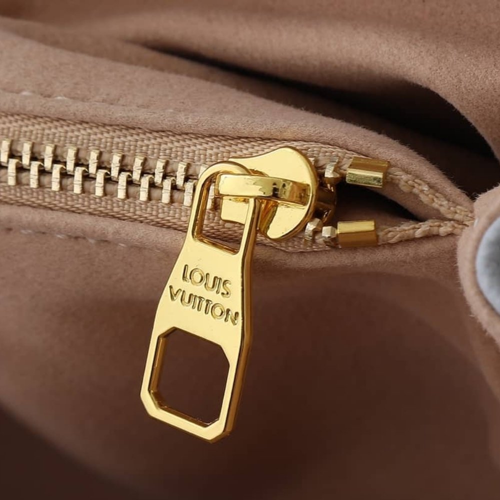 Louis Vuitton Pochette Métis East West Trianon Blue 21Cm M12429
