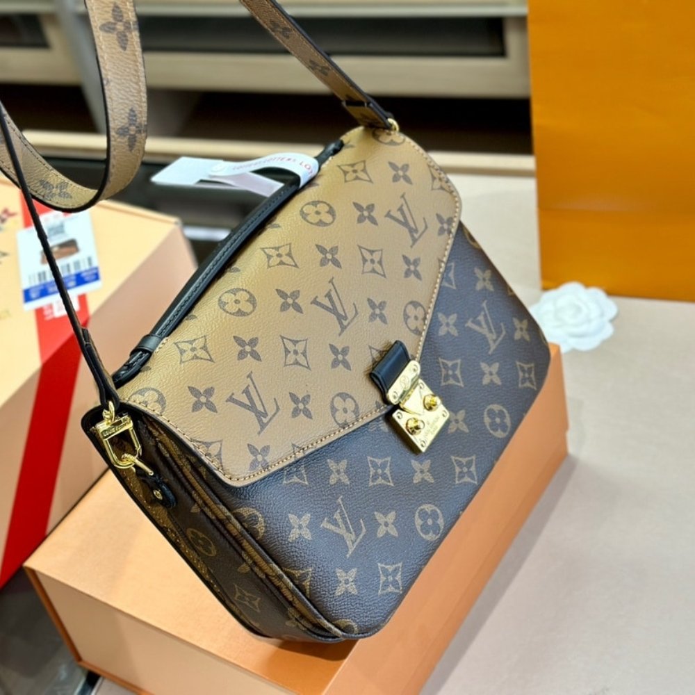 Louis Vuitton Pochette Métis Monogram Reverse Brown 25Cm M44876