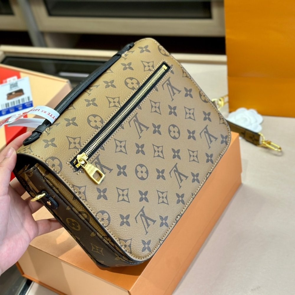 Louis Vuitton Pochette Métis Monogram Reverse Brown 25Cm M44876