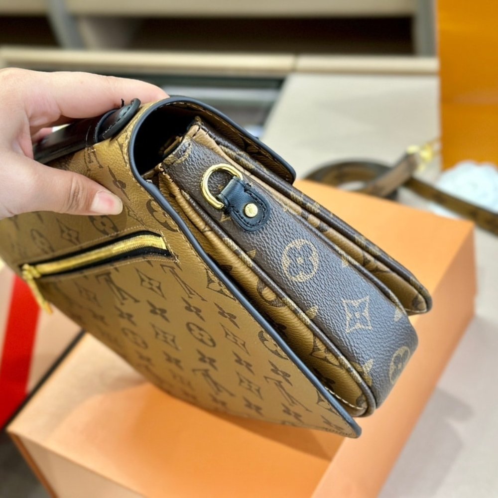 Louis Vuitton Pochette Métis Monogram Reverse Brown 25Cm M44876
