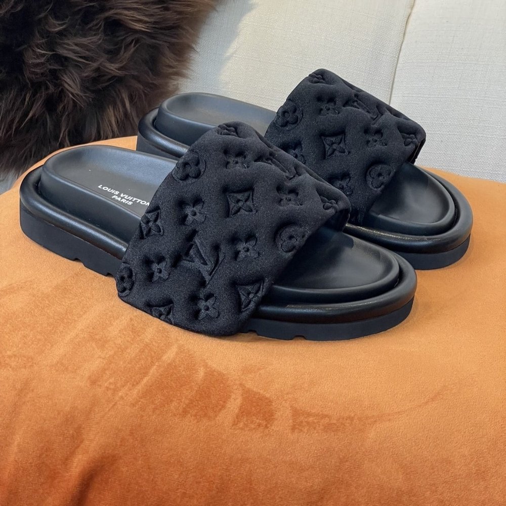 Louis Vuitton Pool Pillow Comfort Mule Black 1AA1EH