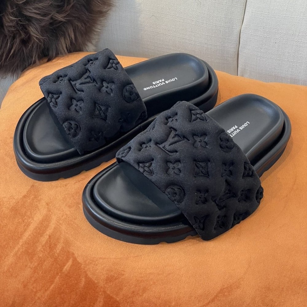 Louis Vuitton Pool Pillow Comfort Mule Black 1AA1EH