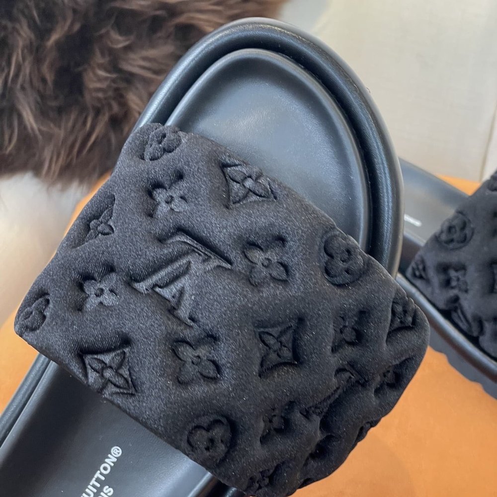 Louis Vuitton Pool Pillow Comfort Mule Black 1AA1EH