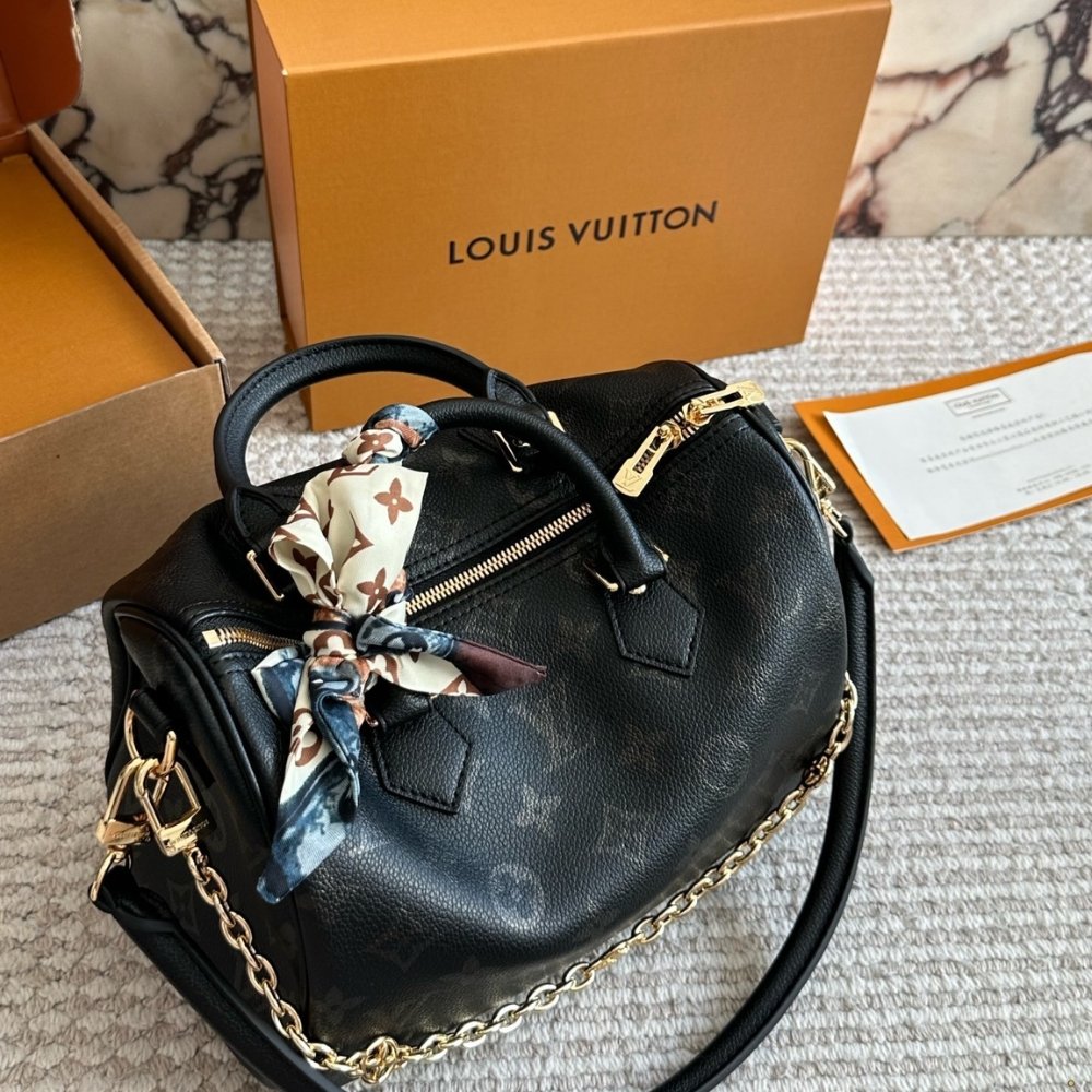 Louis Vuitton Speedy Bandoulière 25 Black 25Cm M26486