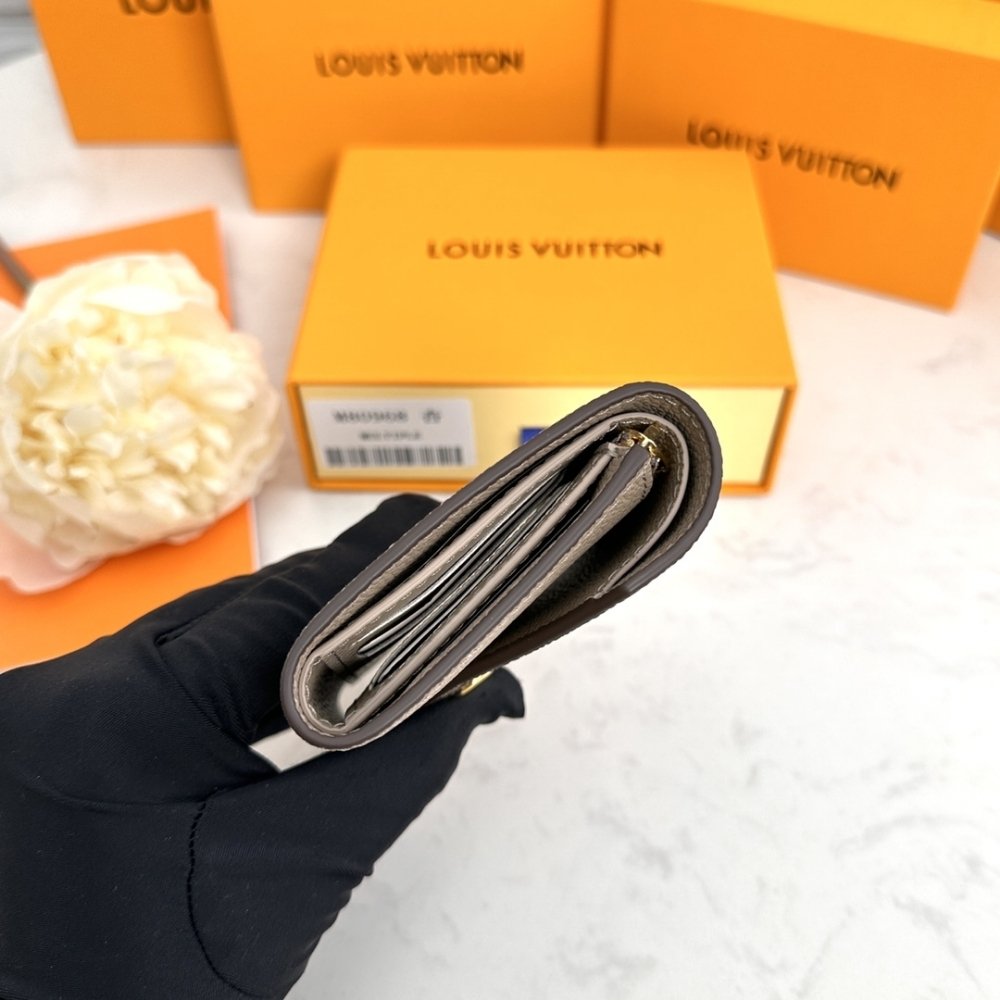 Louis Vuitton Victorine Wallet Beige 12Cm M81861