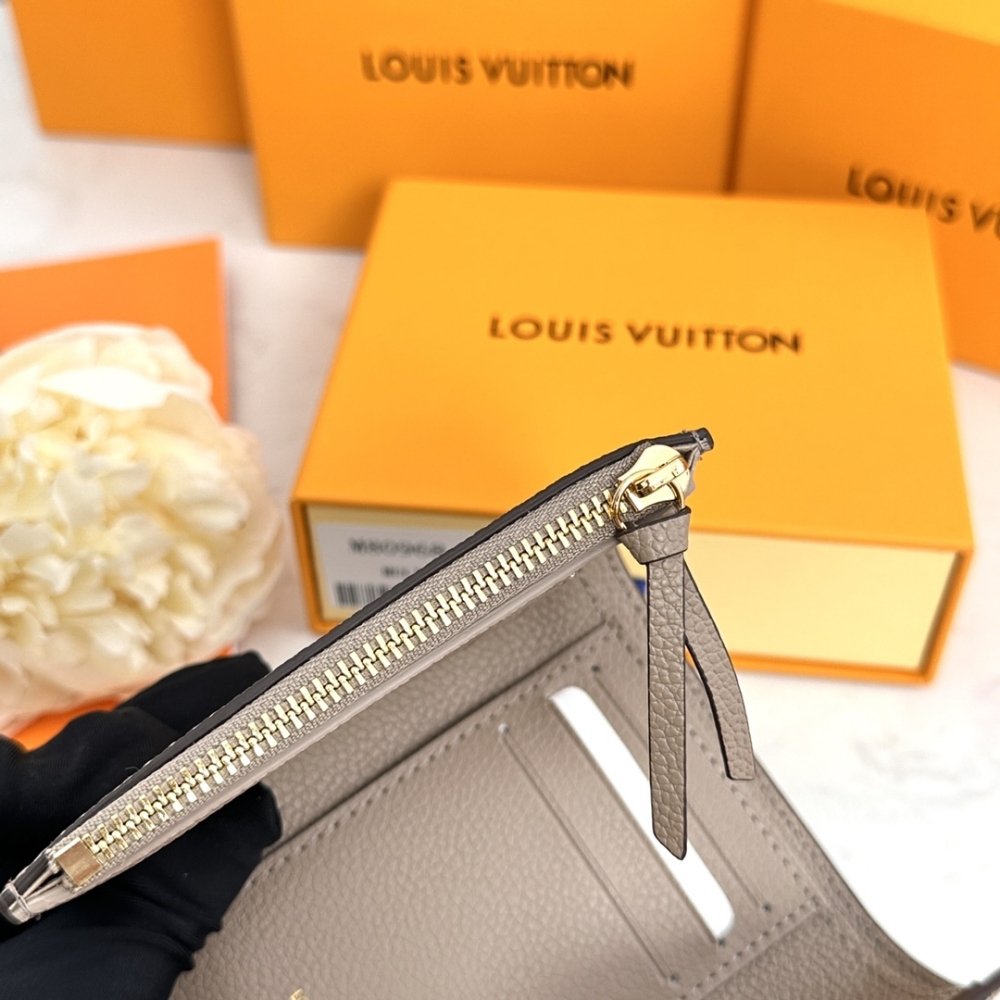 Louis Vuitton Victorine Wallet Beige 12Cm M81861