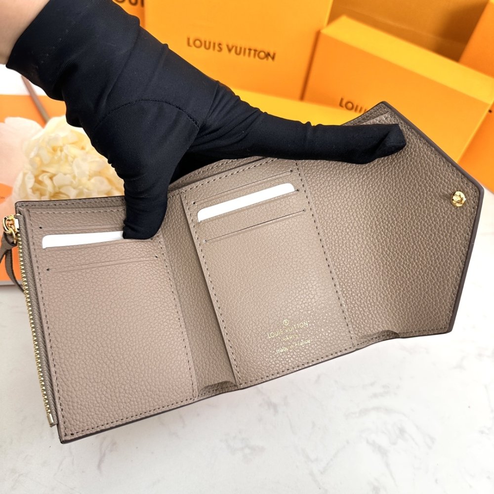 Louis Vuitton Victorine Wallet Beige 12Cm M81861