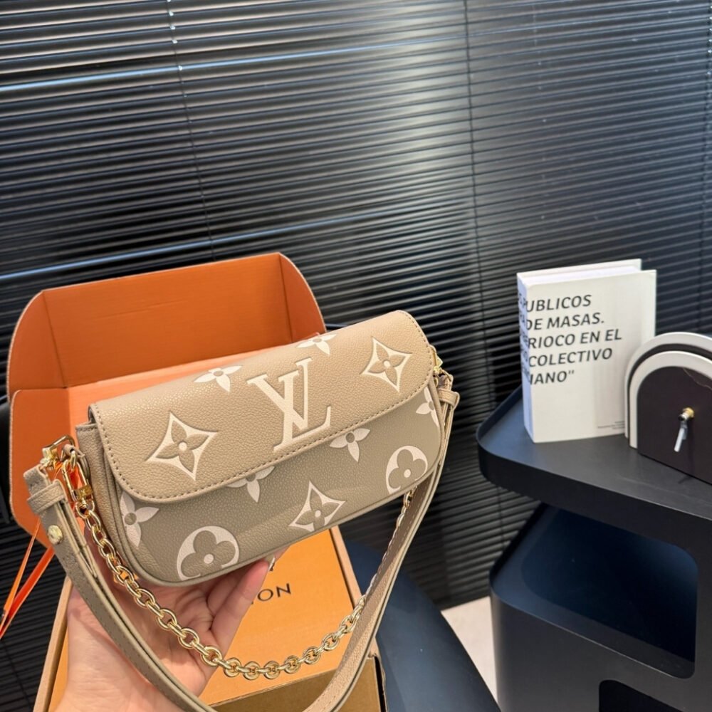 Louis Vuitton Wallet On Chain Ivy Bag Tourterelle Beige 22cm M82211