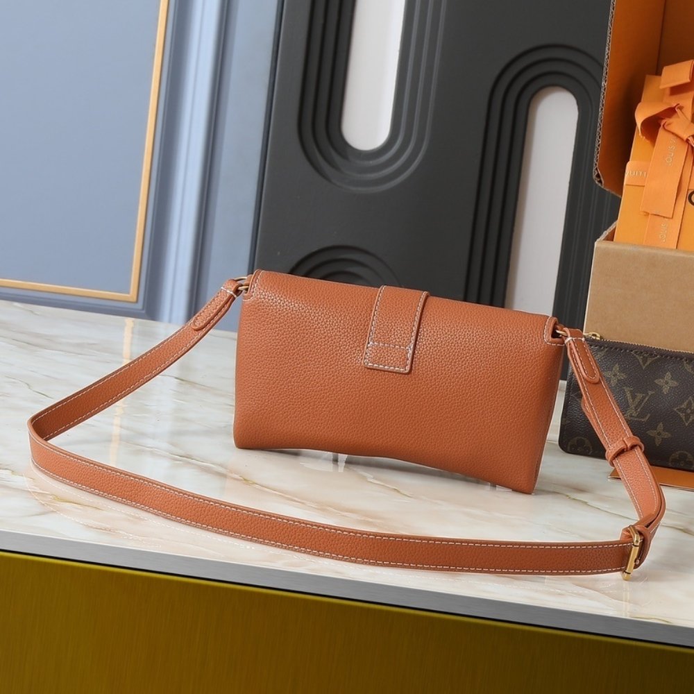 Louis Vuitton Wallet On Chain Low Key Cognac 22Cm M12147