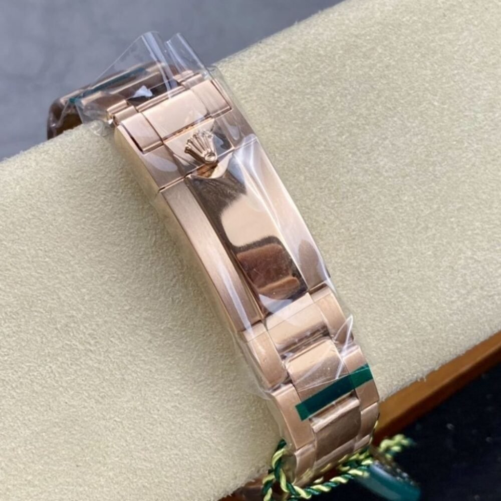 Rolex Cosmograph Daytona 40mm Everose Gold 116505 0013