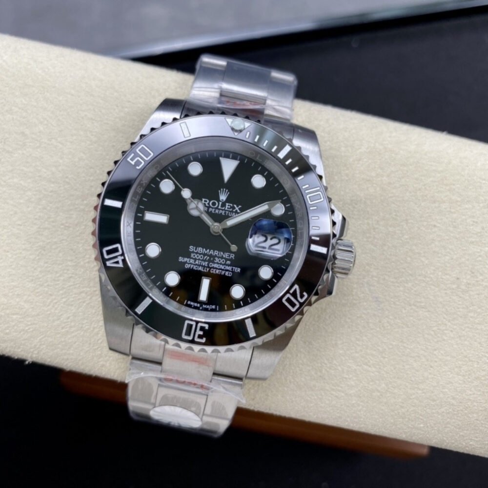 Rolex Submariner Oystersteel Black Dial 41mm 124060 0001